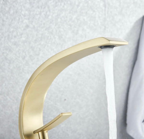 #1381 MATTE BLACK CURVED VANITY FAUCET